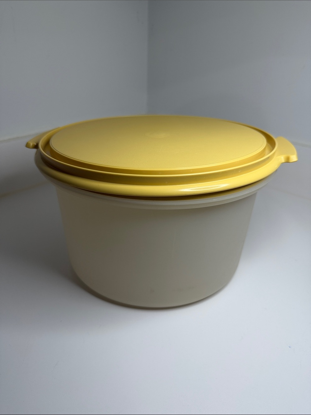 vintage Tupperware pie cake carrier in a classic harvest gold color
